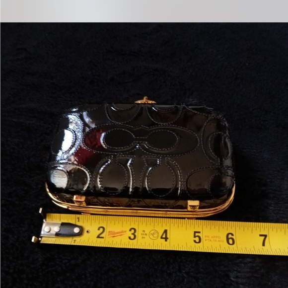 COACH Black Patent Leather Raised C Hard Shell Turnlock Clutch bag purse - Picture 4 of 4
